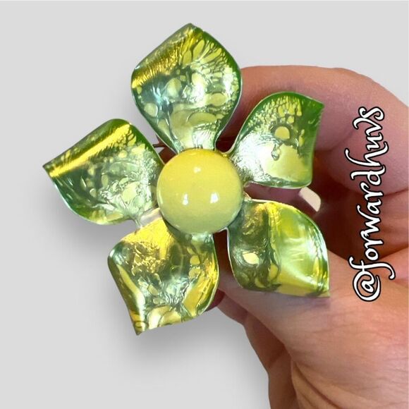 Vibrant Green Hard Plastic Flower Brooch - Picture 3 of 8